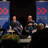 lit.RUHR 2019: Echte Liebe - BVB-Chef Hans-Joachim Watzke, Michael Horeni und Jürgen Klopp über ein Leben mit Borussia Dortmund. © plzzo.com/lit.RUHR