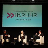 lit.RUHR 2022: 21.10.: Christiane Hoffmann, Harald Jähner & Jürgen Wiebicke ©Ast/Juergens