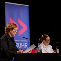 lit.RUHR 2025: 09.10. »Ich habe dich vermisst. Ich vermisse dich. Ich werde dich vermissen.« Luise Wolfram und Jasna Fritzi Bauer über Vita Sackville-West und Virginia Woolf ©Anna Spindelndreier